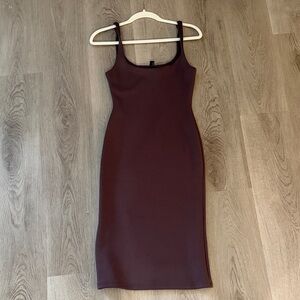 Elegant Sleeveless Midi Dress in Deep Brown